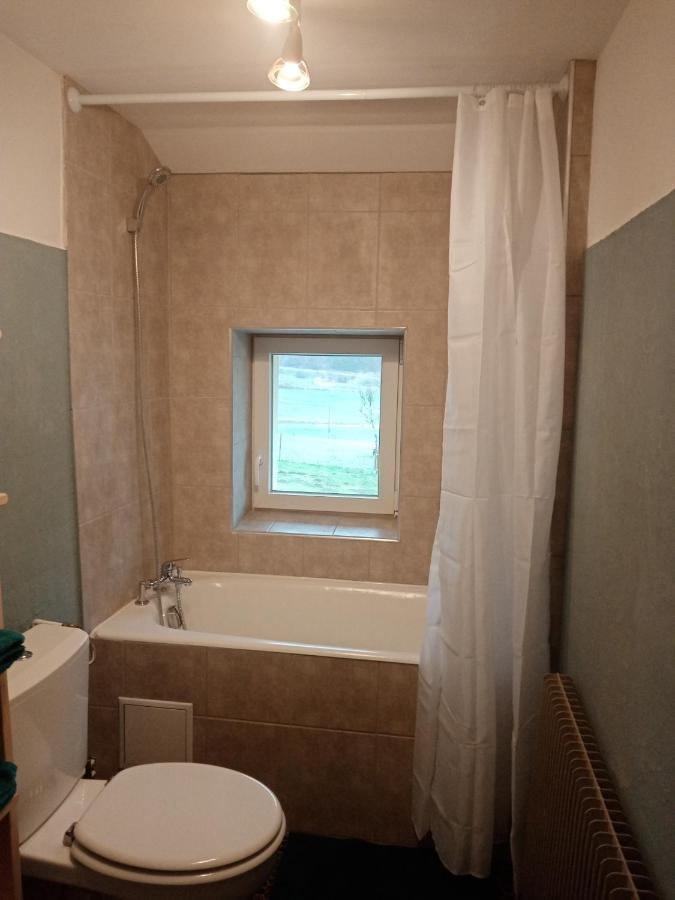 Les P'Tites Pistes Bed & Breakfast Chaux-des-Pres Exterior photo